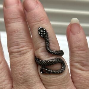 Elegant Black Snake Ring